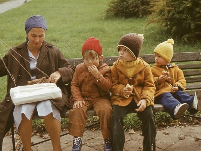 Z wnukami w parku, 1977