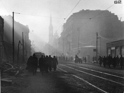 Zniszczona Marszałkowska, widok w kierunku pl. Zbawiciela, 1945